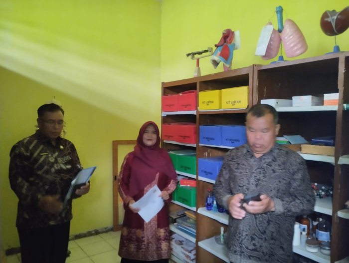 Supervisi Laboratorium IPA oleh Kepala Madasah: Fasilitas Kunci Peningkatan Mutu Pembelajaran