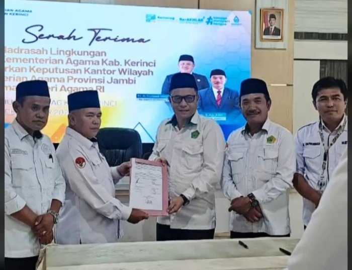 Serah Terima Jabatan Kepala MTsN 5 Kerinci Berlangsung Khidmat di Kemenag Kabupaten Kerinci