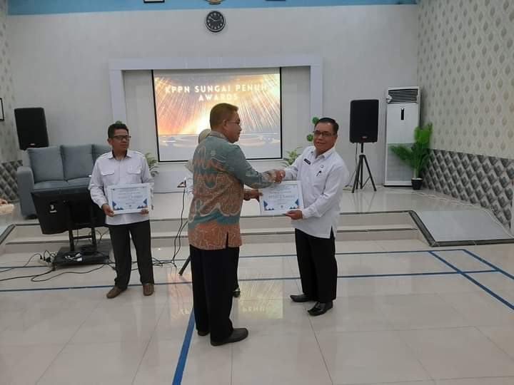 Kembali Meraih Peringkat 1 Dalam Penilaian IKPA  Triwulan III. MTsN 5 Kerinci Menunjukkan Komitmennya