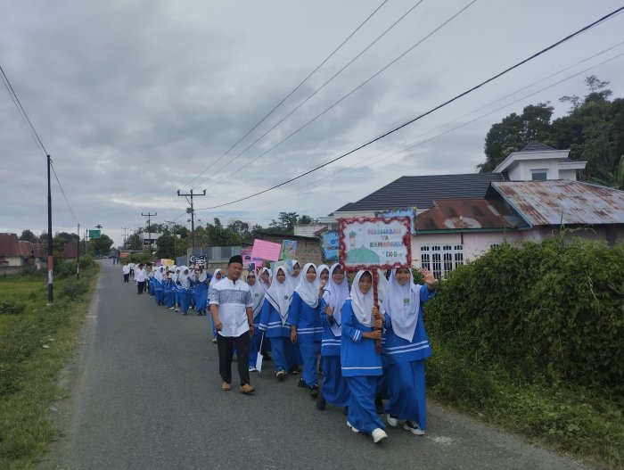 Sambut Ramadan 1447 H, MTsN 5 Kerinci Gelar Pawai Ramadhan dengan Meriah