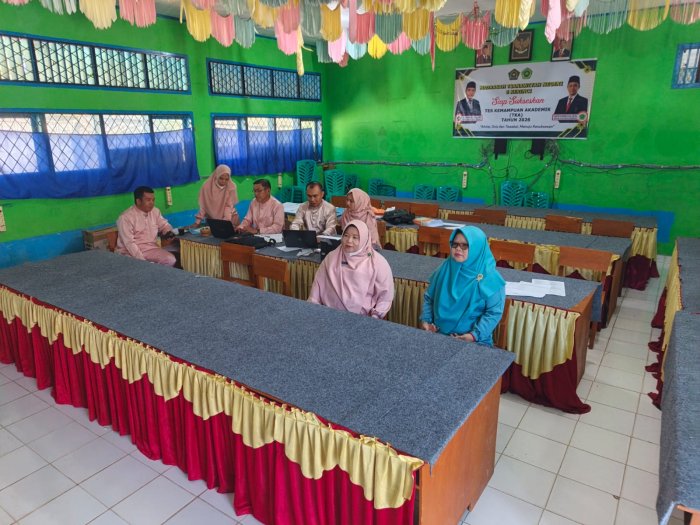 Sambut Tahun Ajaran 2026/2027, Tim Kurikulum MTsN 5 Kerinci Pastikan Guru Mengajar Sesuai Kompetensi Sambut Tahun Ajaran 2026/2027, Tim Kurikulum MTsN 5 Kerinci Pastikan Guru Mengajar Sesuai Kompetensi