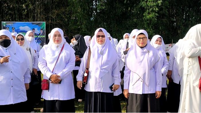 Keluarga Besar MTs N 5 Kerinci mengikuti Upacara Hari Amal Bakti ke-76 