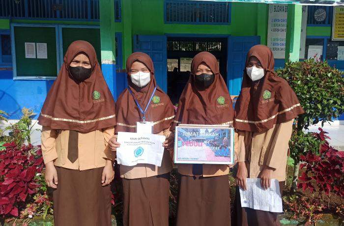 Tanggap Darurat Bencana Erupsi Gunung Semeru,  Ini yang Dilakukan Anggota OSIM MTs N 5 Kerinci