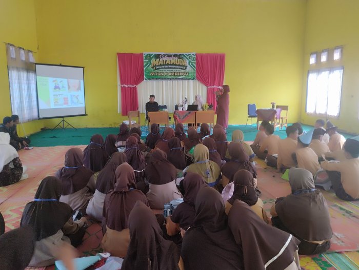 Edukasi Kesehatan Remaja, Puskesmas Hiang Isi Materi Hari Keempat MATAMUDA di MTsN 5 Kerinci Edukasi Kesehatan Remaja, Puskesmas Hiang Isi Materi Hari Keempat MATAMUDA di MTsN 5 Kerinci
