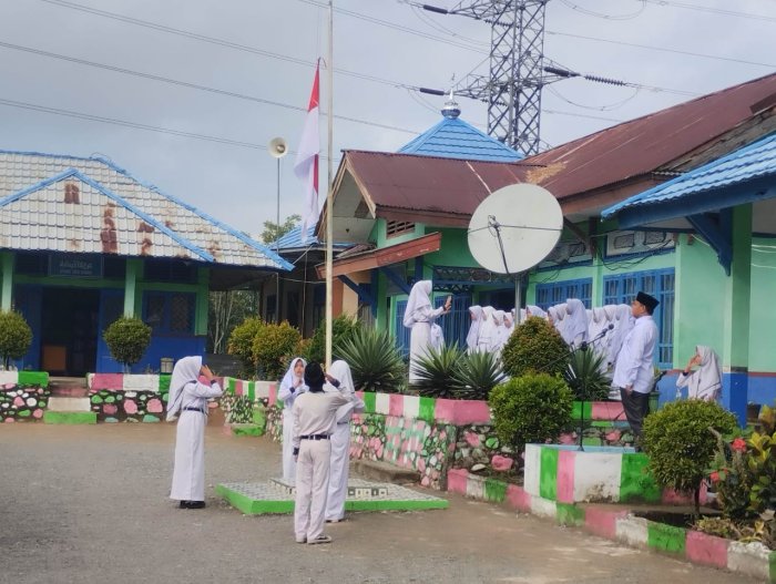 Upacara Bendera di MTsN 5 Kerinci: Pelajar Diharap Bijak Manfaatkan Waktu