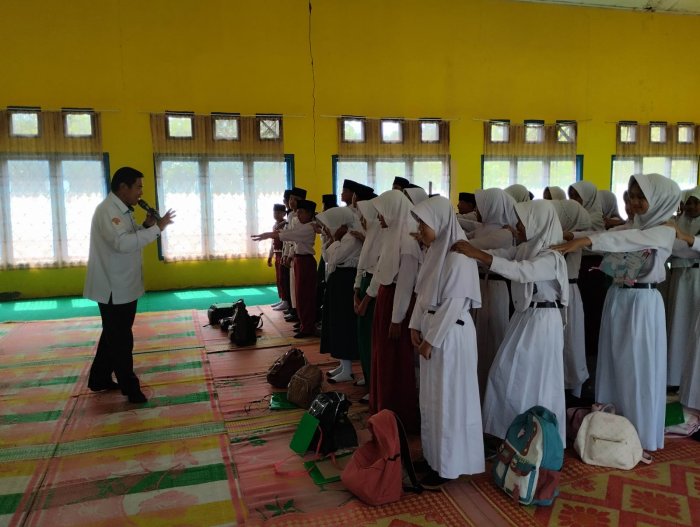Kenalkan Sistem Belajar Madrasah, Waka Akademik MTsN 5 Kerinci Beri Pembekalan Kurikulum di MATA MUDA