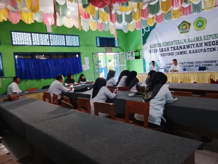 Matangkan Persiapan Kompetisi, MTsN 5 Kerinci Gelar Rapat Teknis Rekrutmen dan Pembinaan Peserta OMI