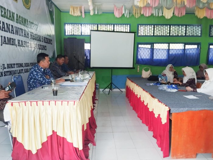Sambut Liga Madrasah Pertama MTsN 5 Kerinci Gelar Rapat Persiapan Matang