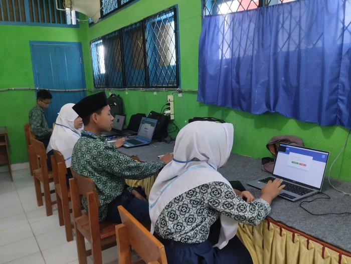 Gladi Bersih TKA Kelas IX Hari Pertama di MTsN 5 Kerinci Berlangsung Khidmat dan Lancar