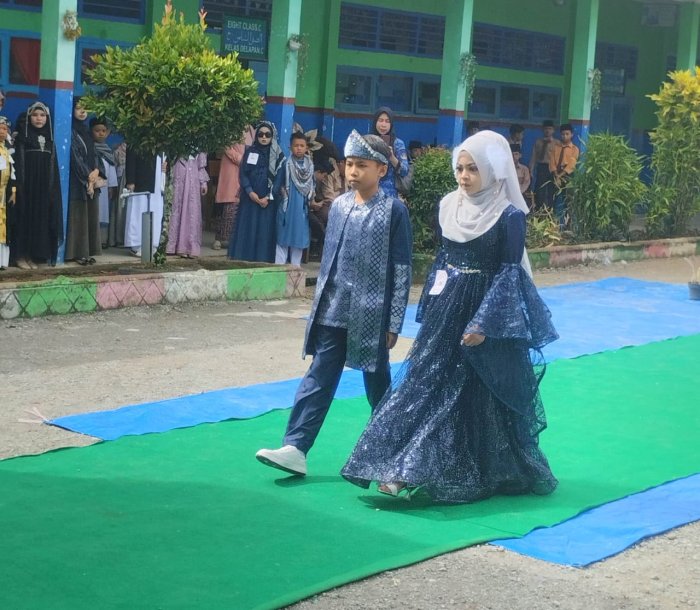 Lomba Fashion Show Warnai Hari Ketiga PENSI ke 1 di MTsN 5 Kerinci.