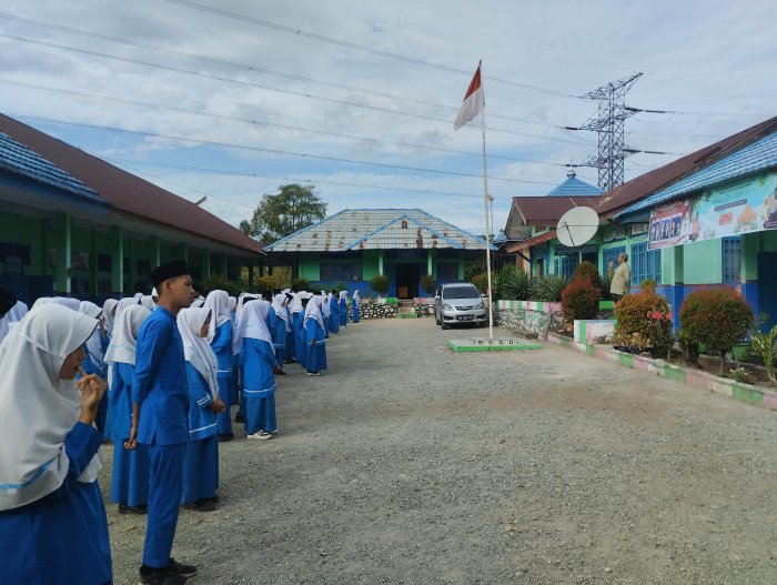 Penanaman Karakter Siraman Rohani Pagi: Bapak Abdul Salam Beri Kultum Inspiratif sebelum pembelajaran dimulai