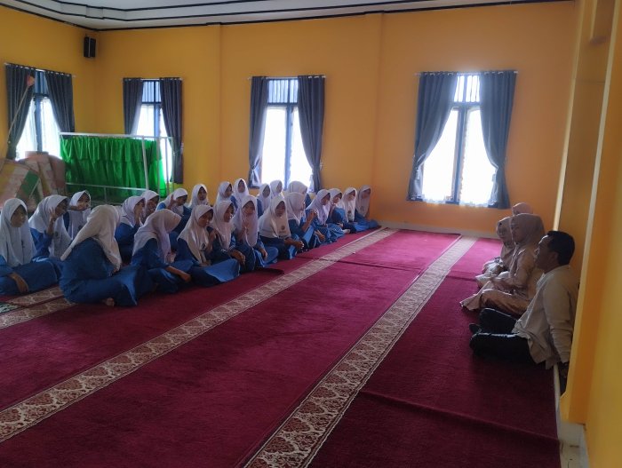 Rapat Koordinasi Wali kelas IX dan Siswanya Terkait Rencana Pelaksanaan Perpisahan