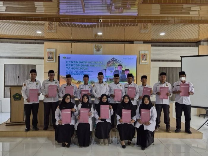Tingkatkan Akuntabilitas, Kepala Madrasah Dafri Hayani Tandatangani Perjanjian Kinerja di Kemenag Kerinci