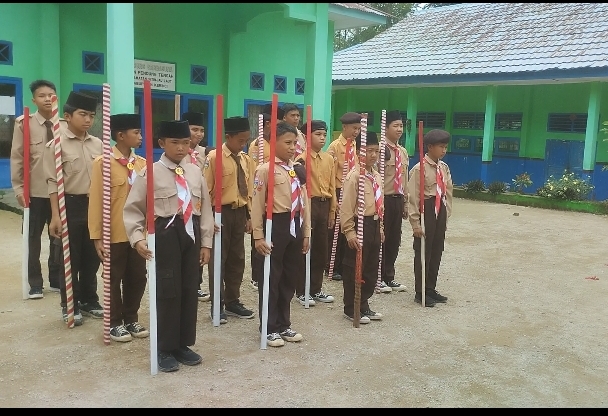 Siap Tampil Disiplin, Siswa MTsN 5 Kerinci Intensif Latihan PBB Tongkat Sambut Jambore Ranting Wilayah IV
