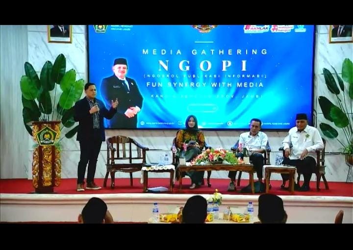 Humas MTsN 5 Kerinci Aktif Tingkatkan Sinergitas dengan Media melalui Zoom Media Gathering â€œNGOPI (Ngobrol Publikasi Informasi) â€“ Fun Synergy With Mediaâ€