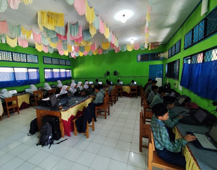 Pelaksanaan ANBK di MTsN 5 Kerinci Berjalan Lancar