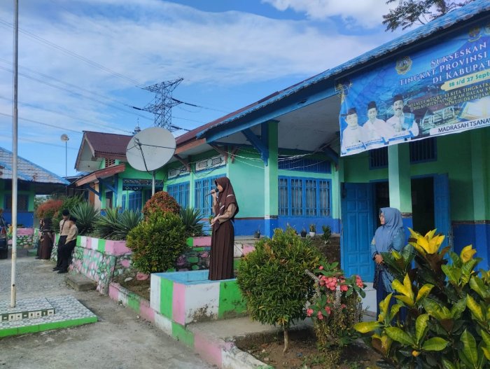 MTsN 5 Kerinci Gelar Ajang Unjuk Bakat Berbahasa Asing: Nadifa Kelas IXB Tampil Memukau.