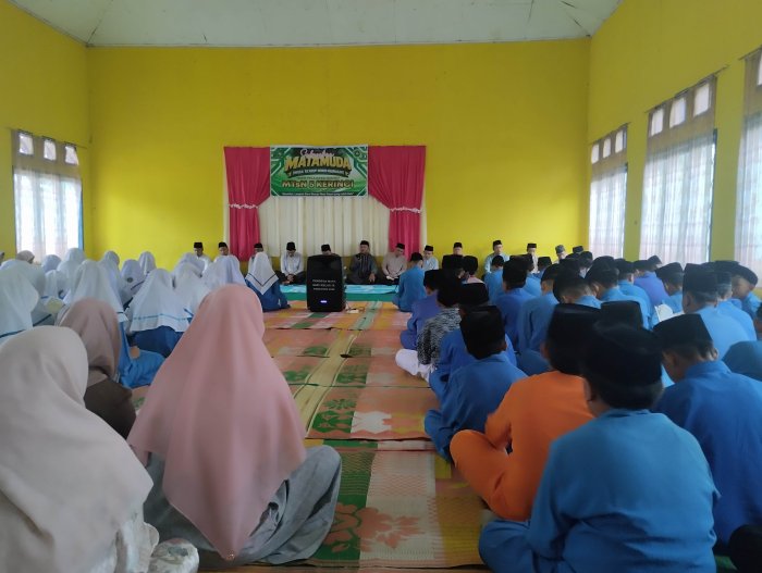 Jumat Penuh Berkah, MTsN 5 Kerinci Rutin Gelar Yasinan dan Doa Bersama Jumat Penuh Berkah, MTsN 5 Kerinci Rutin Gelar Yasinan dan Doa Bersama