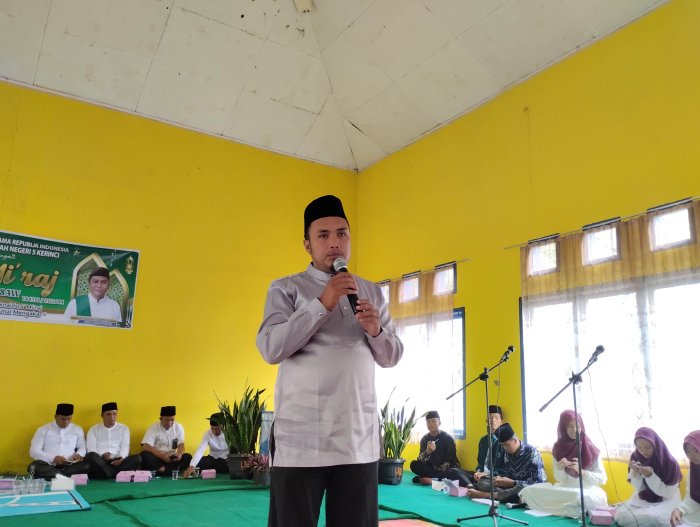 Peringatan Isra Miraj di Sekolah: Abuya Dr. Ari Zumardin Ajak Siswa Kejar Tiket Surga Lewat Adab dan Sholat
