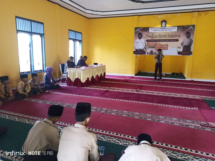 Pentas Senin Hari Pertama: Lomba Tahfiz dan Adzan PENSI MTsN 5 Kerinci di Mulai