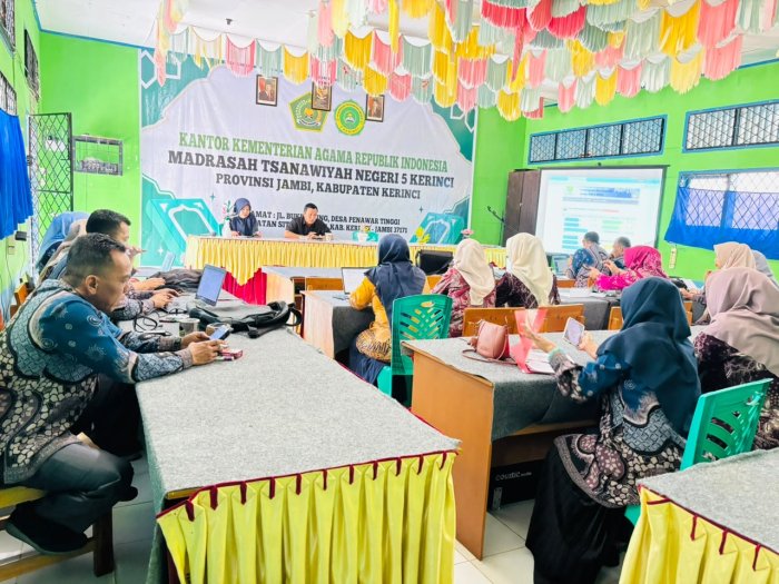 Optimalkan Pelayanan Publik, MTsN 5 Kerinci Gelar Rapat Evaluasi PMZI dan Penyusunan Tindak Lanjut 2026