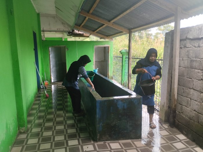 FASILITAS BERSIH DAN RAPI: Pegawai Outsourcing MTsN 5 Kerinci Siap Sambut Kehadiran Siswa Baru FASILITAS BERSIH DAN RAPI: Pegawai Outsourcing MTsN 5 Kerinci Siap Sambut Kehadiran Siswa Baru