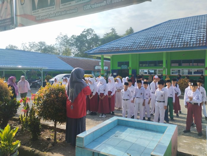 GALI POTENSI DAN KARAKTER: MTsN 5 Kerinci Gelar Tes Wawancara Calon Peserta Didik Baru GALI POTENSI DAN KARAKTER: MTsN 5 Kerinci Gelar Tes Wawancara Calon Peserta Didik Baru