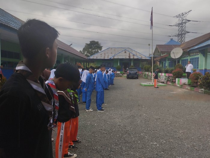 Doa Bersama untuk mengawali keberangkatan anggota pramuka yang mengikuti perhelatan akbar Jambore Ranting Wilayah IV