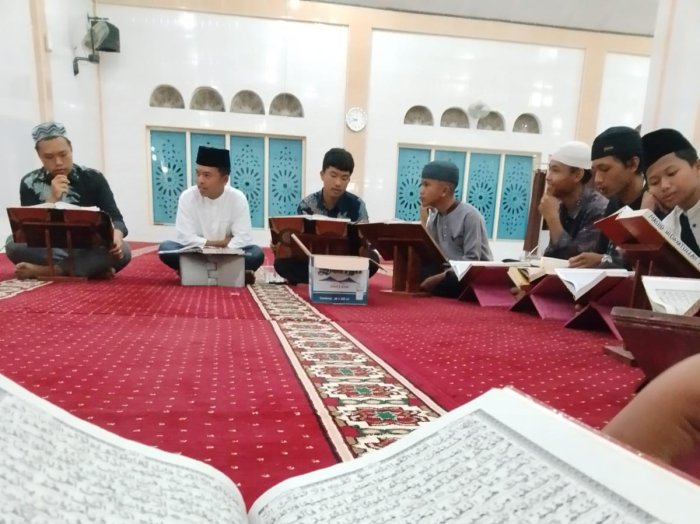 Siswa MTsN 5 Kerinci Perkuat Karakter Religius Melalui Safari Ibadah di Masjid Hidayatullah