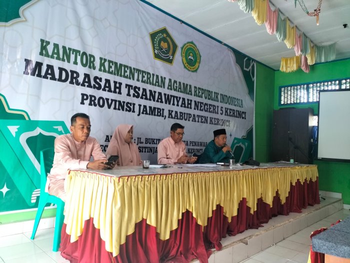 Tentukan Hasil Belajar Siswa, MTsN 5 Kerinci Gelar Rapat Pleno Kenaikan Kelas Tahun Pelajaran 2025/2026 Tentukan Hasil Belajar Siswa, MTsN 5 Kerinci Gelar Rapat Pleno Kenaikan Kelas Tahun Pelajaran 2025/2026