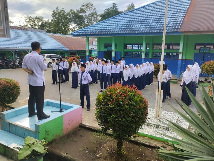Hari Pertama Ujian Madrasah MTsN 5 Kerinci Resmi Dibuka oleh Kepala Madrasah