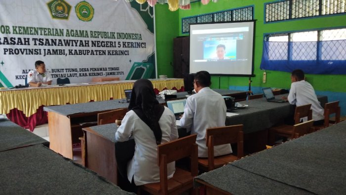 Tim Zona Integritas MTsN 5 Kerinci Ikuti Short Course Nasional Secara Daring