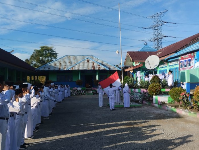 Bukan Sekadar Seremonial, Bapak Dafri Hayani Tekankan Makna Penghargaan di Upacara MTsN 5 Kerinci