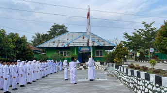 Kobarkan Jiwa Nasionalisme, MTsN 5 Kerinci Buka Minggu Pertama Agustus dengan Upacara Bendera Kobarkan Jiwa Nasionalisme, MTsN 5 Kerinci Buka Minggu Pertama Agustus dengan Upacara Bendera