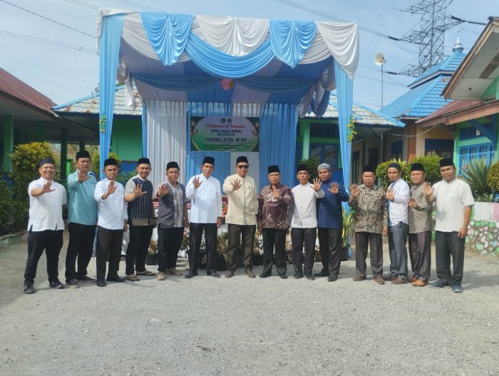 Momen Haru dan Penuh Makna: Perpisahan dan Pelepasan  Kepala Madrasah Bapak Hardial, S.Pd.I M.Pd