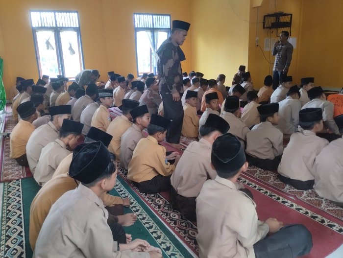 Santapan Rohani Bergizi Yang disampaikan oleh Buya Renoldi Sebelum Sholat Dzuhur Berjamaah.