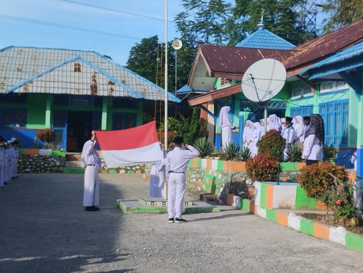 Melaksanakan Upacara Hari Sumpah Pemuda, Ibu Kepala Perpus Mengajak Untuk Merenungkan Kembali Makna Sumpah Pemuda