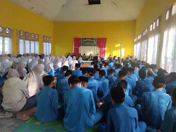 MTsN 5 Kerinci Gelar Program Jumat Berdaya: Membangun Generasi Rabbani, Memupuk Keberkahan Hari MTsN 5 Kerinci Gelar Program Jumat Berdaya: Membangun Generasi Rabbani, Memupuk Keberkahan Hari