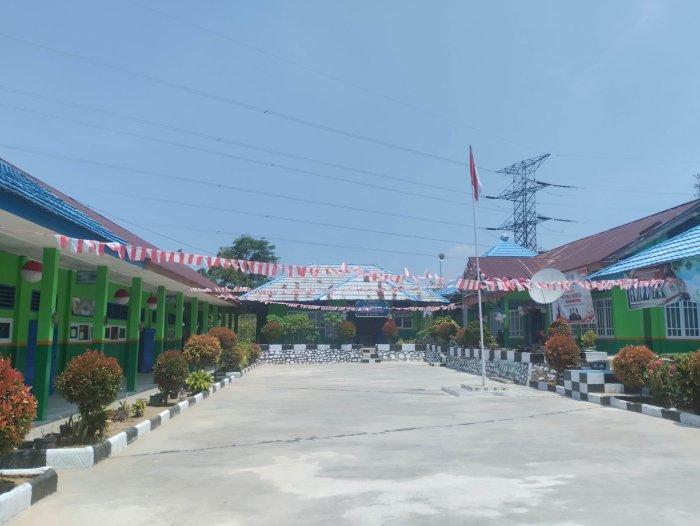 Semarak HUT RI ke-81: MTsN 5 Mempercantik Diri Sambut Hari Kemerdekaan Semarak HUT RI ke-81: MTsN 5 Mempercantik Diri Sambut Hari Kemerdekaan