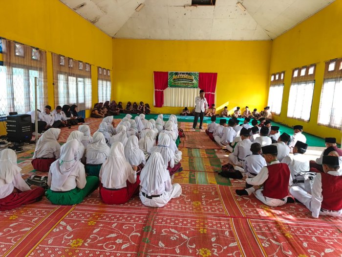 Hari Pertama MATA MUDA MTsN 5 Kerinci: Siswa Baru Dibekali Aturan dan Tata Tertib Madrasah Hari Pertama MATA MUDA MTsN 5 Kerinci: Siswa Baru Dibekali Aturan dan Tata Tertib Madrasah