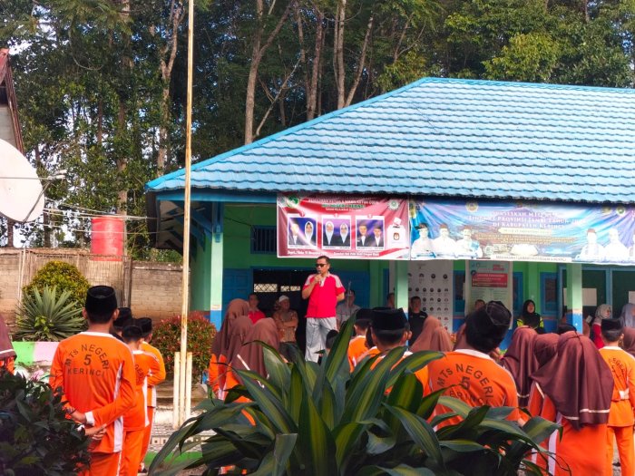 Pengarahan Perdana Kepala MTsN 5 Kerinci Dafri Hayani Tekankan Pentingnya Adab dan Luruskan Niat.