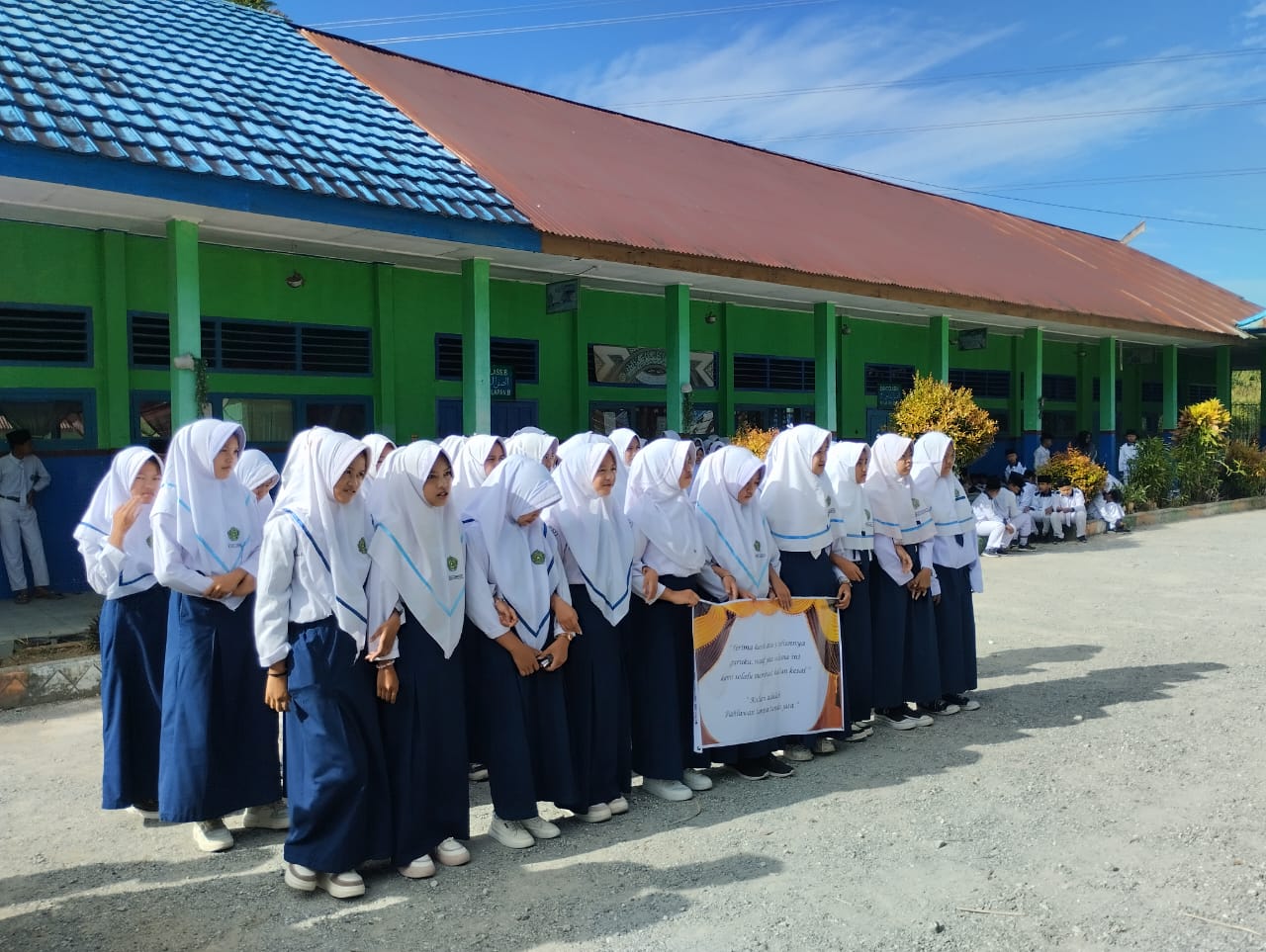 Perpisahan Sederhana Namun Bermakna Warnai Pelepasan Siswa Kelas IX MTsN 5 Kerinci