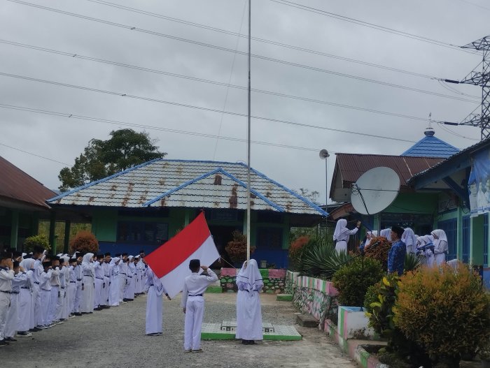 MTsN 5 Kerinci Gelar Upacara Peringatan Hari Pahlawan Penuh Khidmat