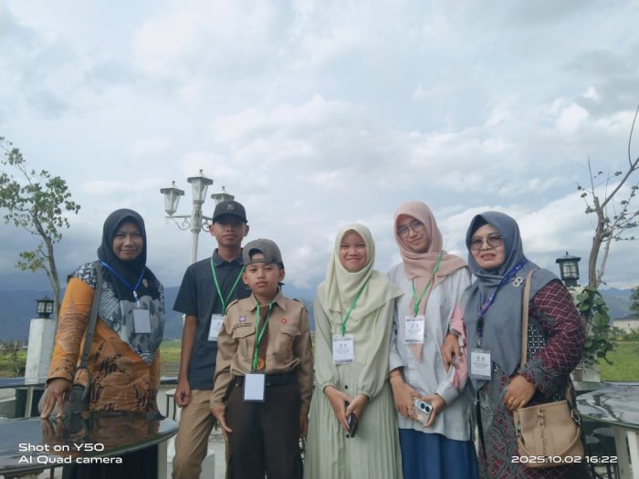 Empat Siswa MTsN 5 Kerinci Unjuk Kebolehan dengan Speeling Bee Mengeja Bahasa Inggris di Oyisi Excellent Competition
