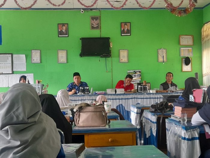 Diskusi Santai Tapi Berisi: Kepala Madrasah Dafri Hayani Menampung Segala Aspirasi untuk Kemajuan Masa Depan