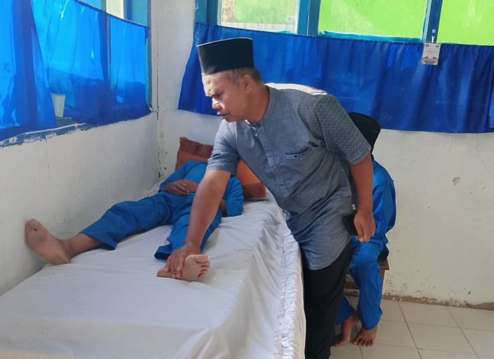 Ketulusan Tanpa Batas: Pak Fakhrizal, Pembina UKM MTsN 5 Kerinci yang Merawat Siswa Sepenuh Hati Ketulusan Tanpa Batas: Pak Fakhrizal, Pembina UKM MTsN 5 Kerinci yang Merawat Siswa Sepenuh Hati
