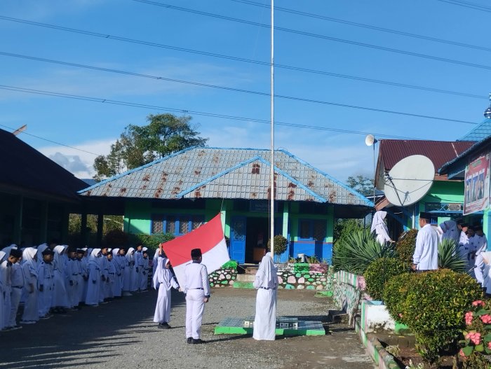Upacara Bendera dan Halal Bihalal Tandai Hari Pertama KBM di MTsN 5 Kerinci Pasca Libur Lebaran